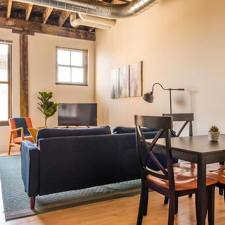 Ferienwohnung Frontdesk Maxwell Lofts Milwaukee Walker'S Point Exterior foto